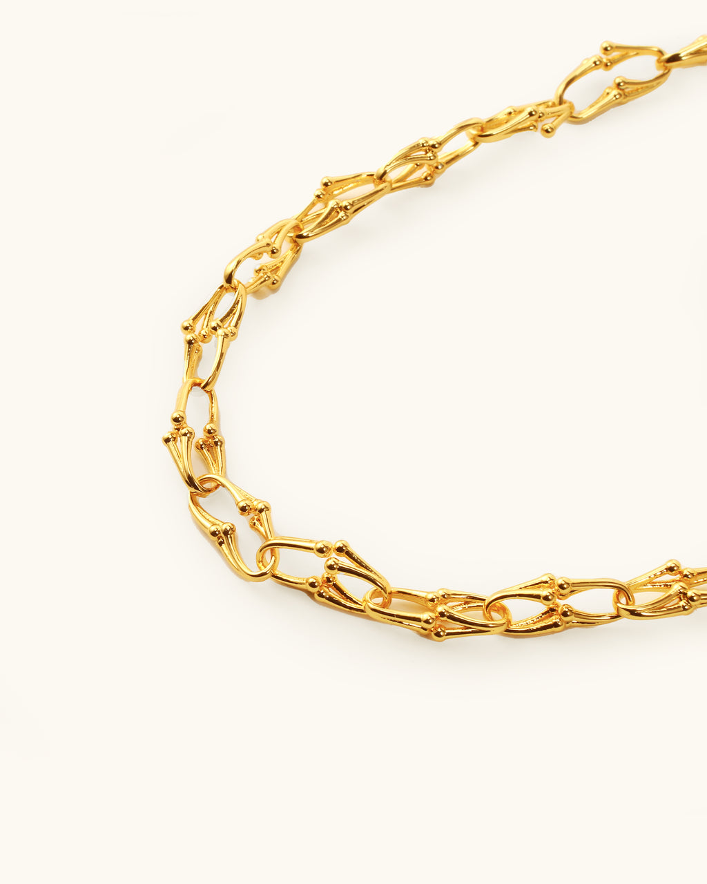 Floral Claw Necklace In Silver