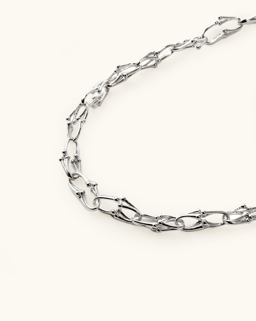 Floral Claw Necklace In Silver