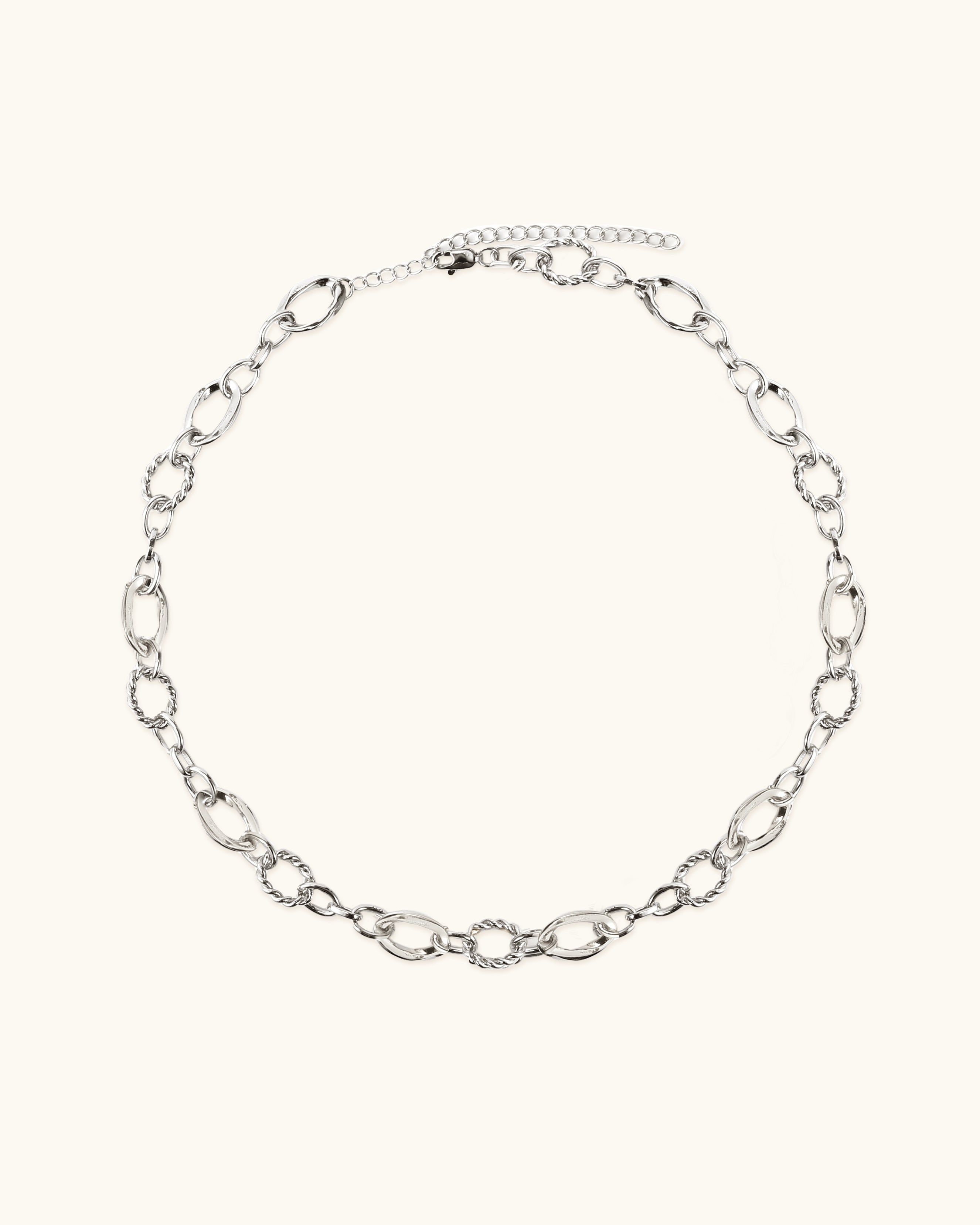 Textured Loop Chain Necklace In Silver