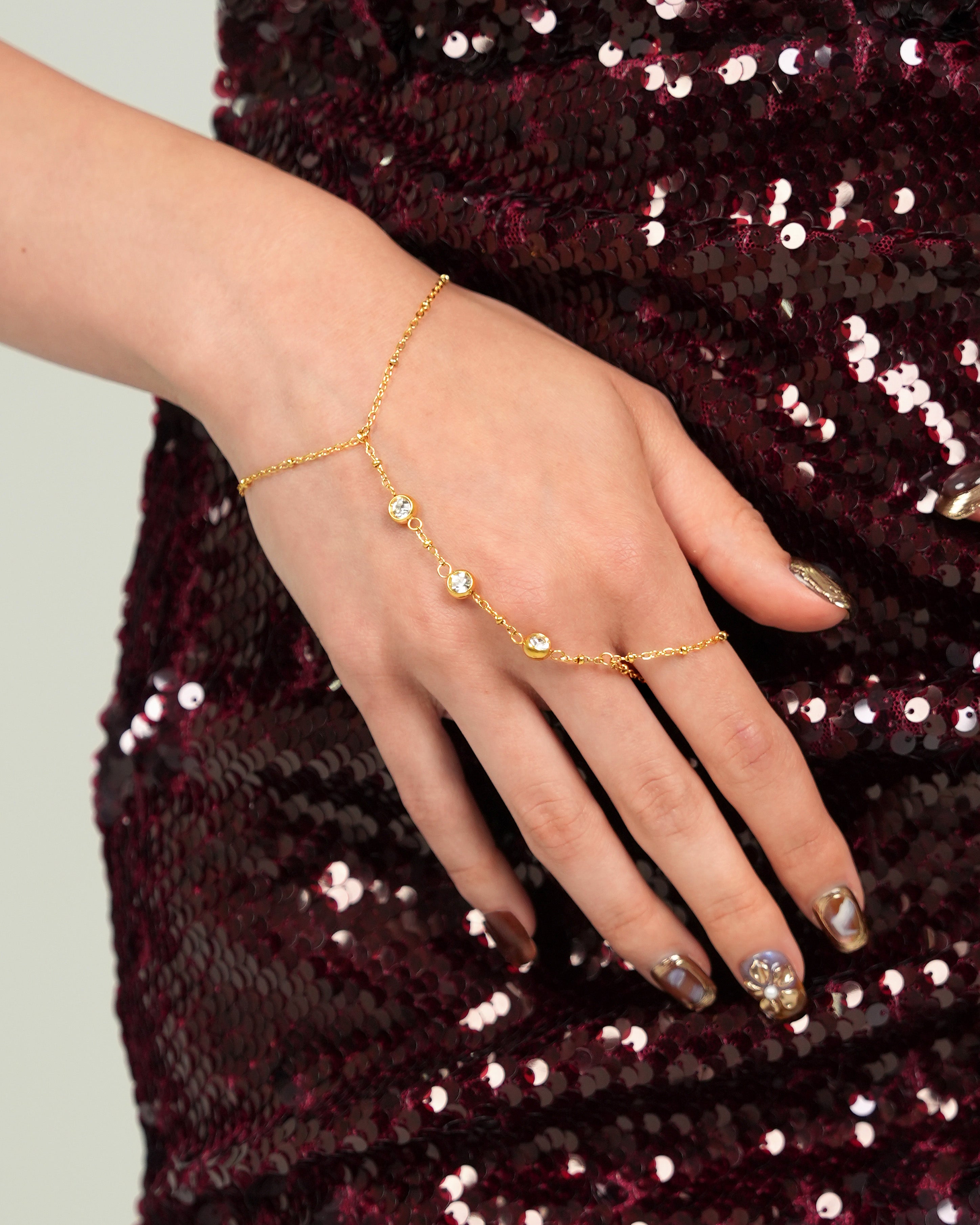 Dazzling Hand Chain In Silver